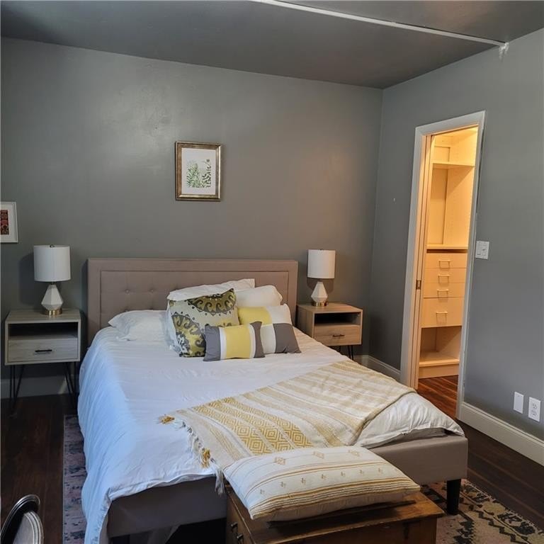 Nice condo priced to sell,below comps. Beautifully remodeled - photo 8