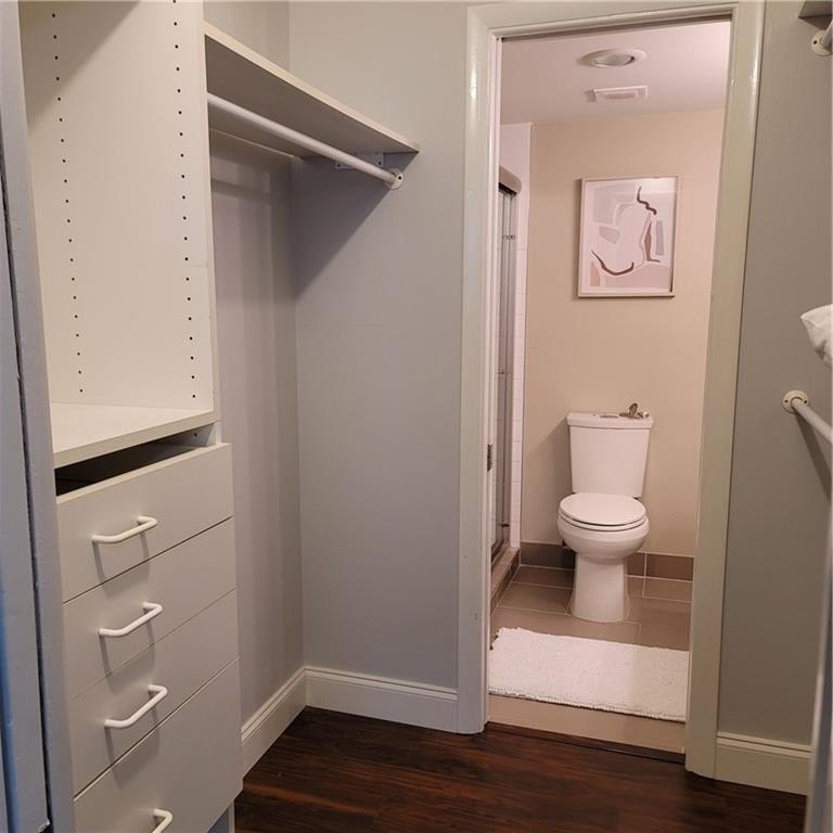 Nice condo priced to sell,below comps. Beautifully remodeled - photo 9