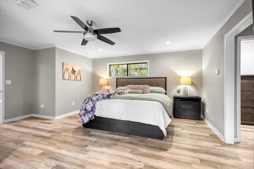 Welcome to a lake view haven where four bedrooms, three baths - photo 24