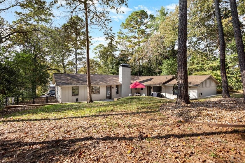 Welcome to a lake view haven where four bedrooms, three baths - photo 31