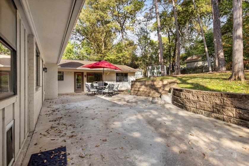 Welcome to a lake view haven where four bedrooms, three baths - photo 33