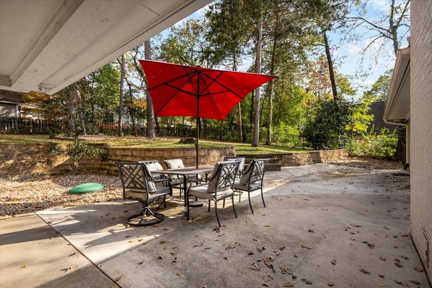 Welcome to a lake view haven where four bedrooms, three baths - photo 34