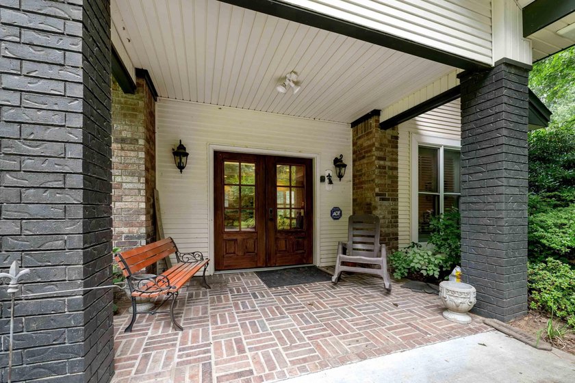 PRICED TO SELL - MAKE AN OFFER!!! Welcome to an entertainer's - photo 2