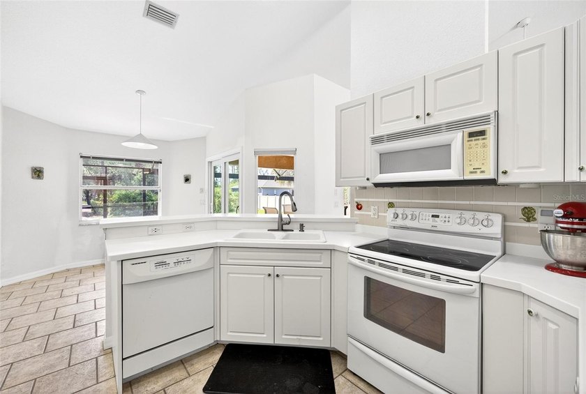 MULTI-LOT OPPORTUNITY IN NORTH PORT! UNMATCHED PRIVACY &amp; - photo 9