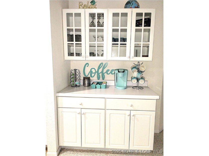 Impeccable 3-bedroom, 3-bath furnished lakefront condo with - photo 11