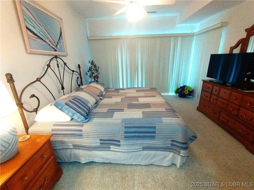 Impeccable 3-bedroom, 3-bath furnished lakefront condo with - photo 13