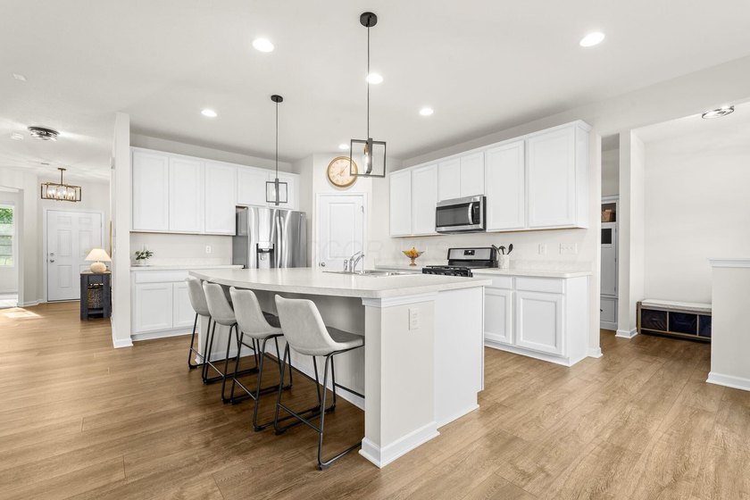 Welcome to this beautifully maintained, move-in-ready home that - photo 3