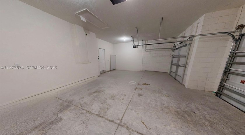 SHORT SALE - SUBJECT TO LENDER APPROVAL. 4BR/3.5BA one-story - photo 14