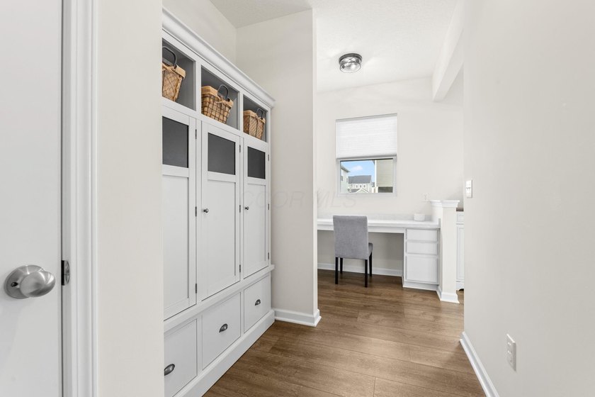 Welcome to this beautifully maintained, move-in-ready home that - photo 7