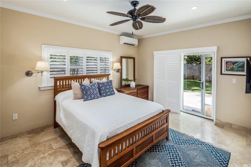 Fully remodeled in 2013, this elegant beachside home on Namala - photo 17