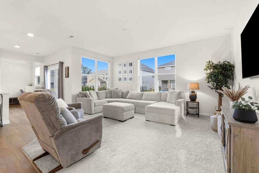 Welcome to this beautifully maintained, move-in-ready home that - photo 10