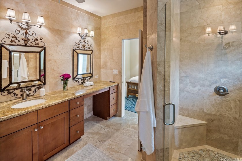 Fully remodeled in 2013, this elegant beachside home on Namala - photo 20