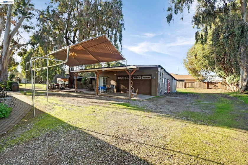 Investor / Developer Opportunity - Nearly 1 Acre Parcel Rare - photo 5