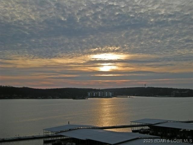 Impeccable 3-bedroom, 3-bath furnished lakefront condo with - photo 31