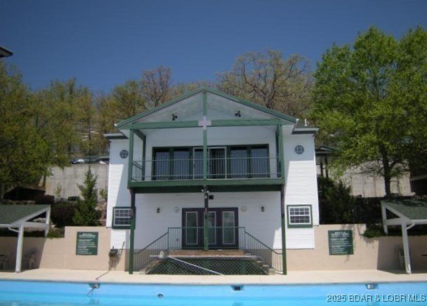Impeccable 3-bedroom, 3-bath furnished lakefront condo with - photo 32