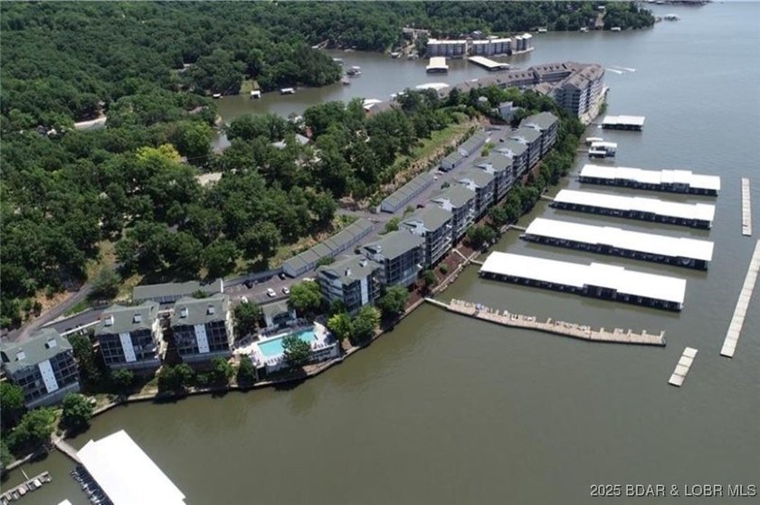 Impeccable 3-bedroom, 3-bath furnished lakefront condo with - photo 43
