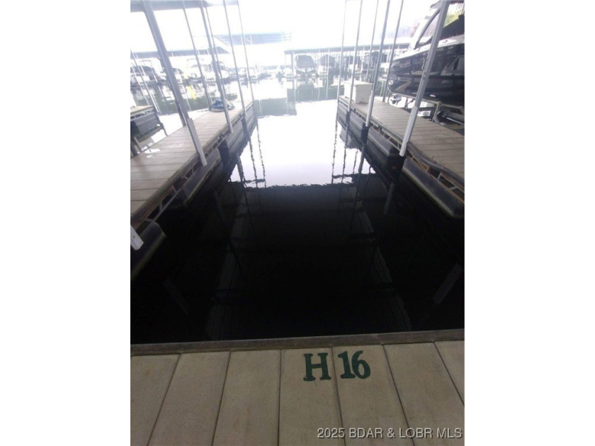 Impeccable 3-bedroom, 3-bath furnished lakefront condo with - photo 48