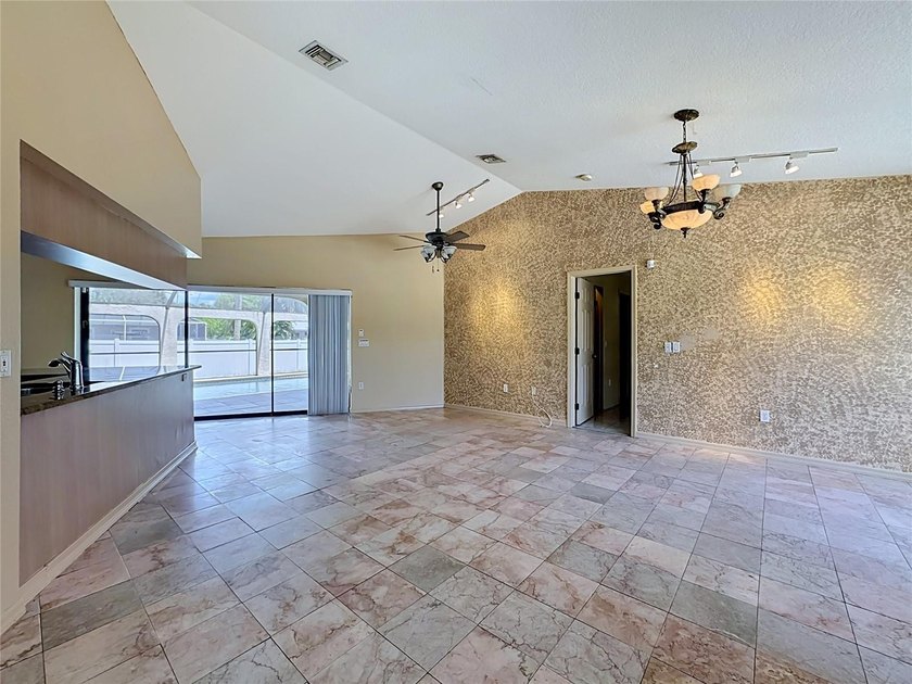 Spacious pool home in the heart of Port Charlotte with endless - photo 3