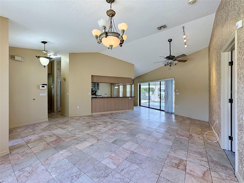 Spacious pool home in the heart of Port Charlotte with endless - photo 4