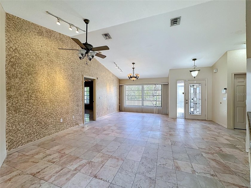 Spacious pool home in the heart of Port Charlotte with endless - photo 7