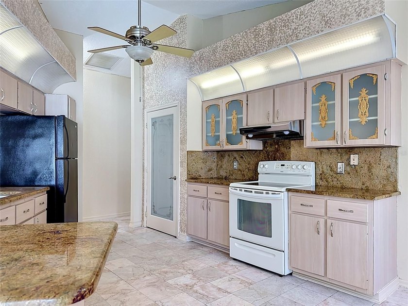 Spacious pool home in the heart of Port Charlotte with endless - photo 9