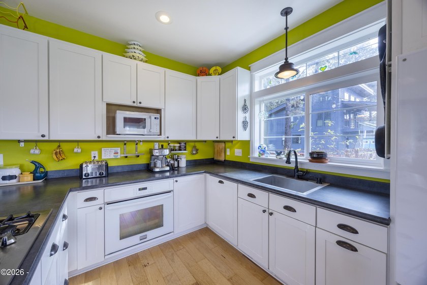 This charming cottage with lots of fun features on a .66-acre - photo 8