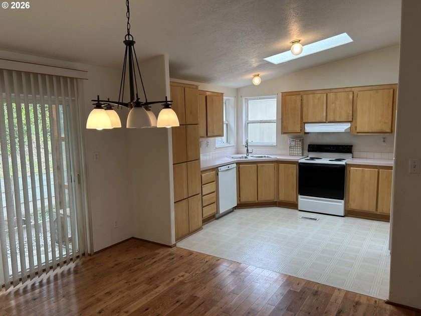 1400 SQ FT Manufactured home. 3 bedrooms, 2 bath, with vaulted - photo 11