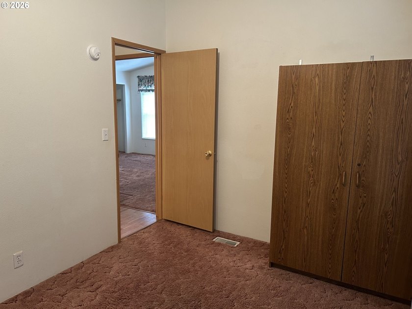 1400 SQ FT Manufactured home. 3 bedrooms, 2 bath, with vaulted - photo 24