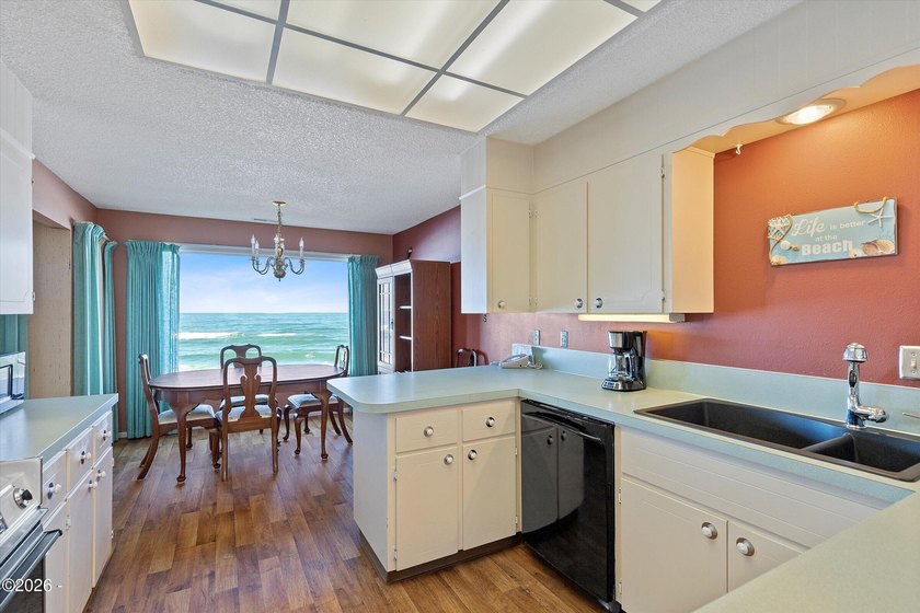 Wake up to sweeping ocean views from this 3rd floor oceanfront - photo 7