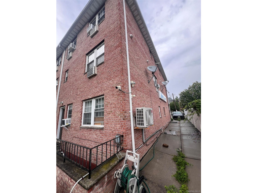 OPPORTUNITY!!! Mixed Use, or 4FAMILY !!! Fully Occupied. Income - photo 2