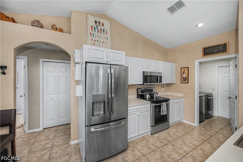 Move-in ready 3-bedroom, 2-bath home offering 1,557 square feet - photo 8