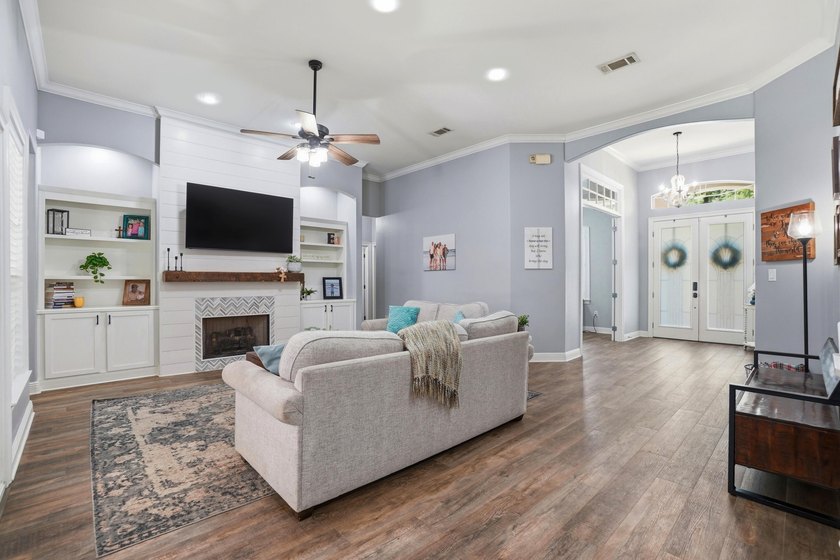 Movie theater? Covered heated pool? This stunning 5 bed, 4 bath - photo 11