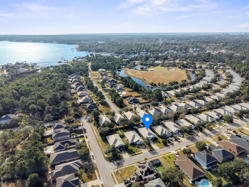 Set within the desirable Driftwood Estates community of Santa - photo 11