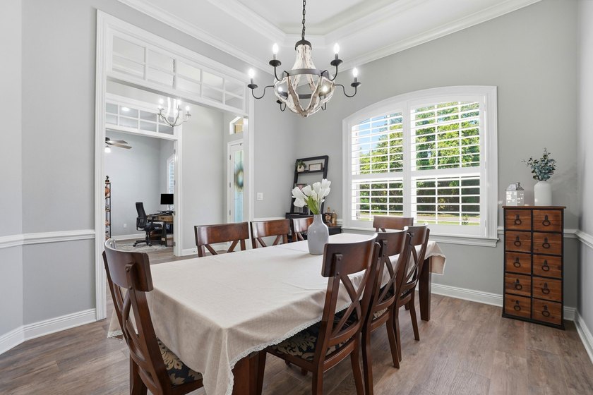 Movie theater? Covered heated pool? This stunning 5 bed, 4 bath - photo 19