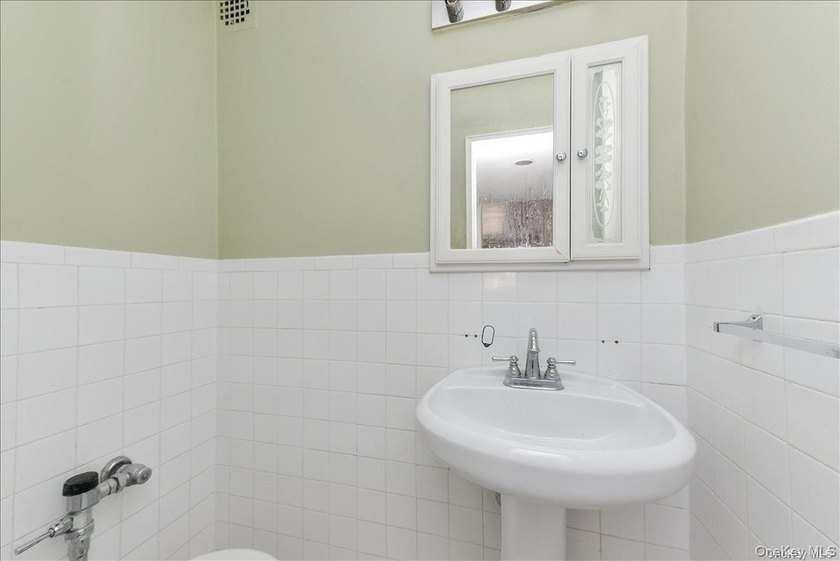 East Flatbush: This Co-Op Apartment Unit Has All The Space You - photo 19