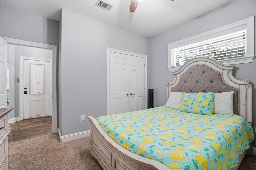 Movie theater? Covered heated pool? This stunning 5 bed, 4 bath - photo 21