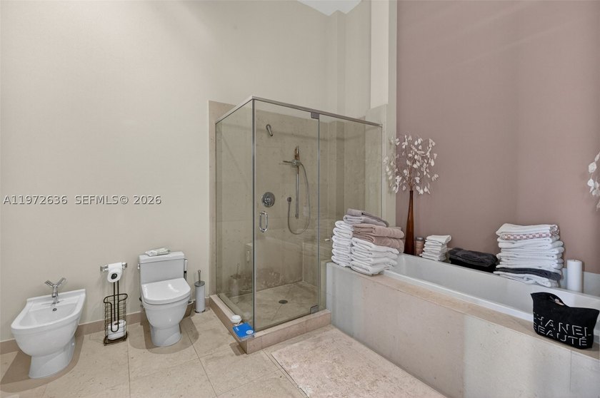 READY TO MOVE IN!! Live in luxury in this impressive Brickell - photo 22
