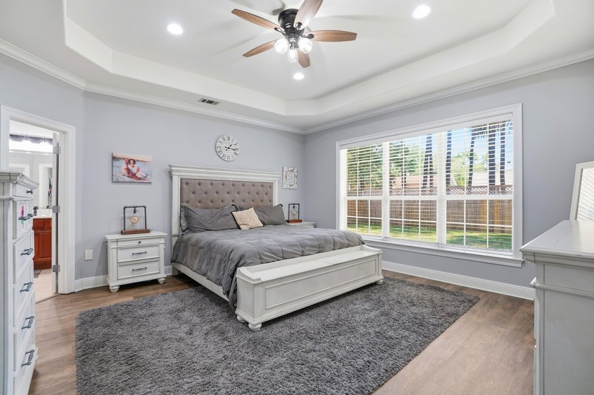 Movie theater? Covered heated pool? This stunning 5 bed, 4 bath - photo 27