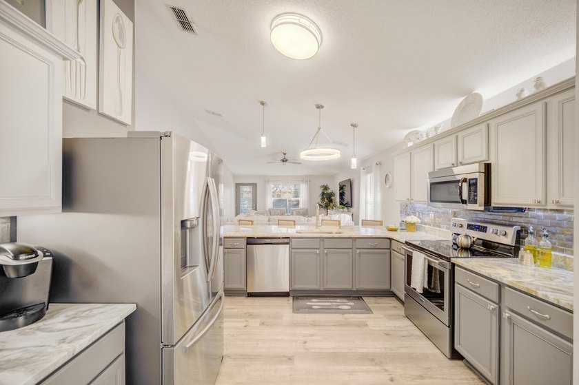 Set within the desirable Driftwood Estates community of Santa - photo 27