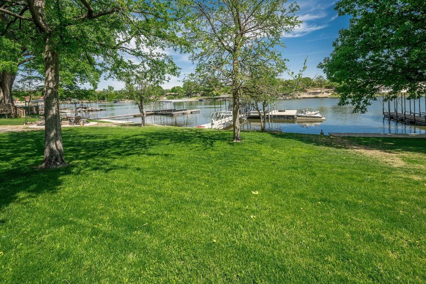 Experience the beauty of lakeside living in this stunning - photo 28