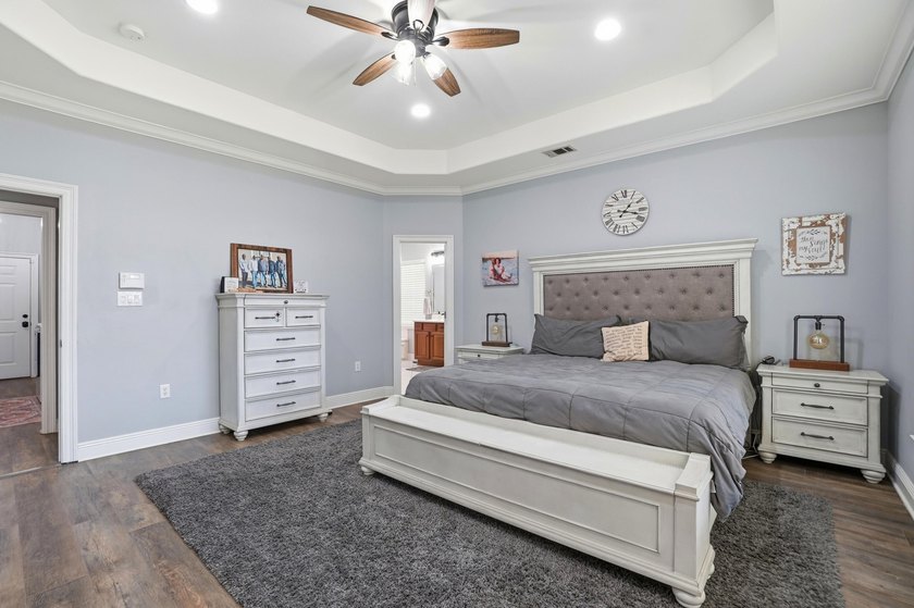 Movie theater? Covered heated pool? This stunning 5 bed, 4 bath - photo 29