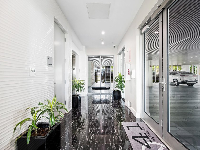 Sophisticated waterfront condo in the heart of Fort Lauderdale - photo 35