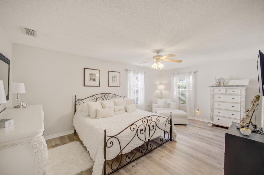Set within the desirable Driftwood Estates community of Santa - photo 37