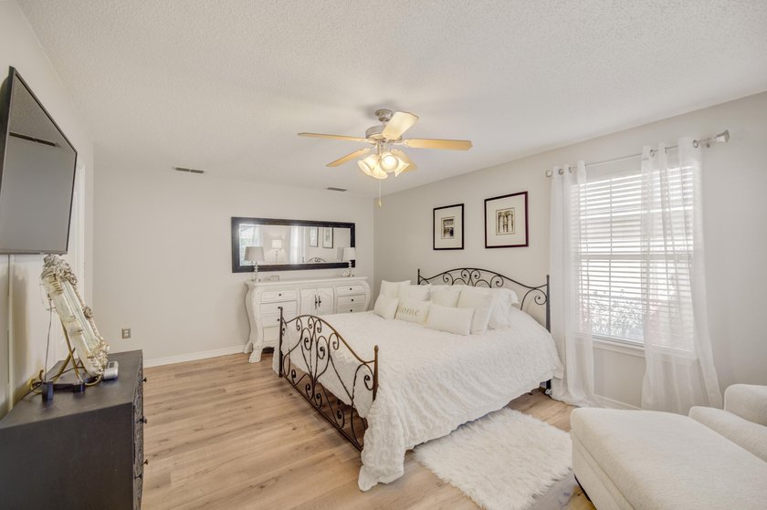 Set within the desirable Driftwood Estates community of Santa - photo 38