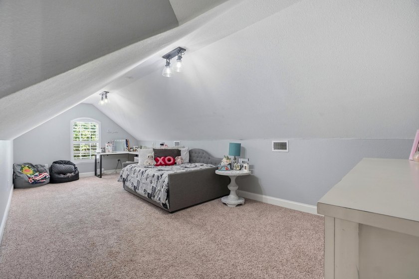 Movie theater? Covered heated pool? This stunning 5 bed, 4 bath - photo 39