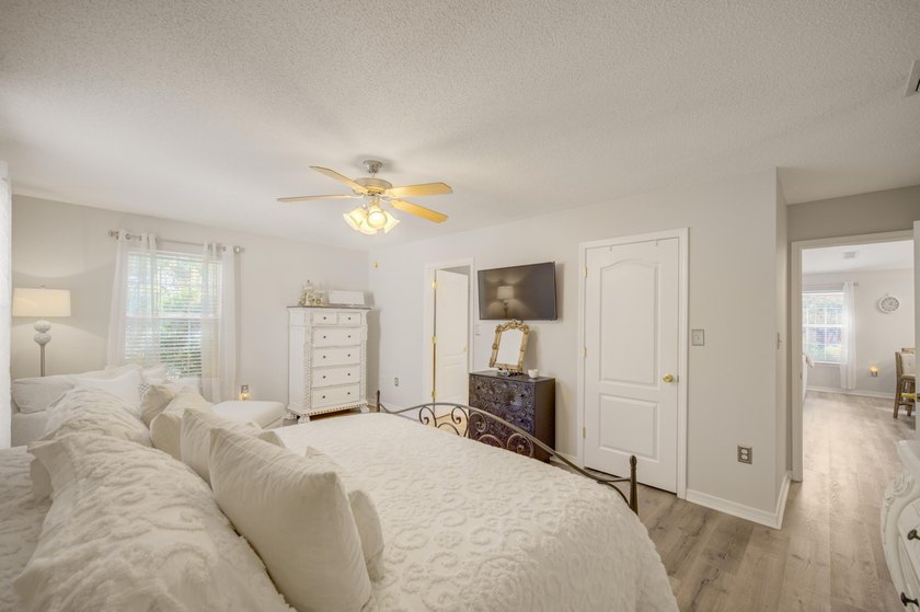 Set within the desirable Driftwood Estates community of Santa - photo 39