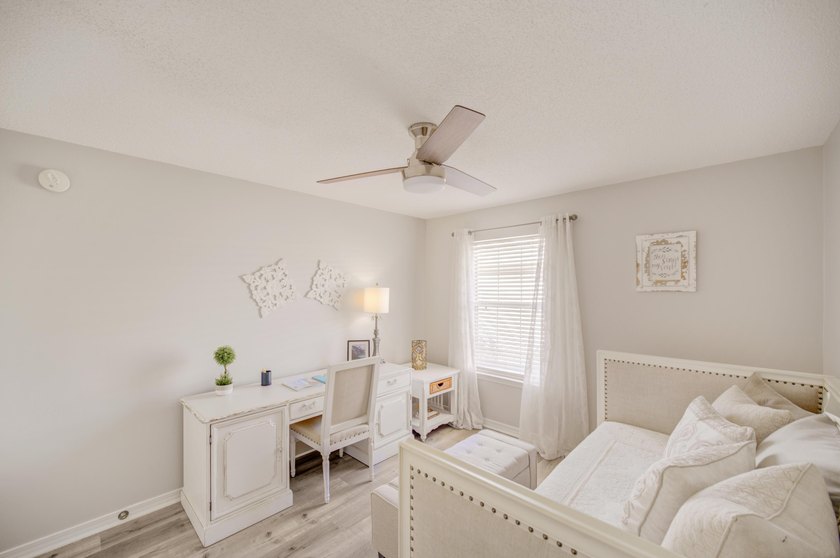 Set within the desirable Driftwood Estates community of Santa - photo 47