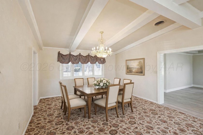 Welcome to a masterclass in craftsmanship at 19 Southridge Drive - photo 11