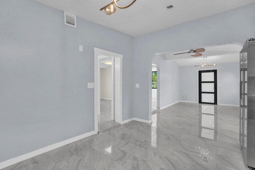Fully updated 3BR/2BA home in historic North Palm Beach with 1 - photo 14