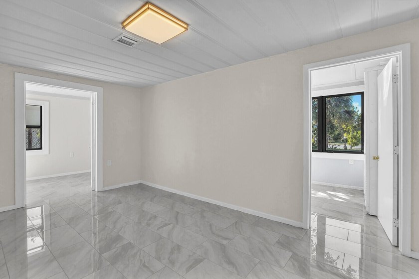 Fully updated 3BR/2BA home in historic North Palm Beach with 1 - photo 16